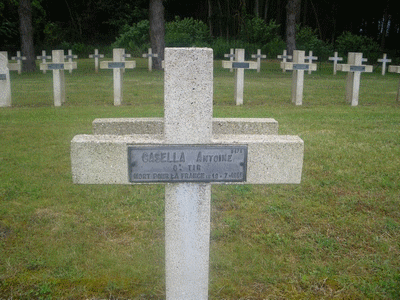 Tombe deCASELLA Antoine à <a HREF=fotom2l.php?necro=149>  <U>Ambleny (Necropole Nationale "Le Bois ROBERT "ex-"Bois Roger")</U> </A> C 517