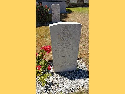 Tombe deWILKINSON Ronald à <a HREF=fotom2l.php?necro=342>  <U>Biguglia (CimetiÃ¨re du Commonwealth "war cemetery")</U> </A> 