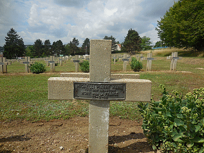 Tombe deMICAELLI Pierre Marie à <a HREF=fotom2l.php?necro=35>  <U>Chateau-Thierry (Necropole Nationale)</U> </A> 412