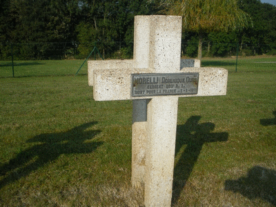 Tombe deMORELLI Dominique à <a HREF=fotom2l.php?necro=141>  <U>ClÃ©ry-sur-Somme (NÃ©cropole Nationale "Bois-des-Ouvrages")</U> </A> 123