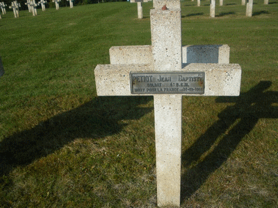 Tombe dePETIOT Jean Baptiste à <a HREF=fotom2l.php?necro=141>  <U>ClÃ©ry-sur-Somme (NÃ©cropole Nationale "Bois-des-Ouvrages")</U> </A> 752