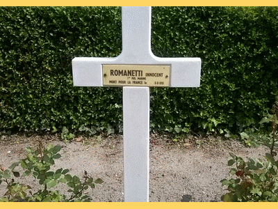 Tombe deROMANETTI Innocent à <a HREF=fotom2l.php?necro=73>  <U>COXYDE (CimetiÃ¨re militaire franÃ§ais)</U> </A> 3