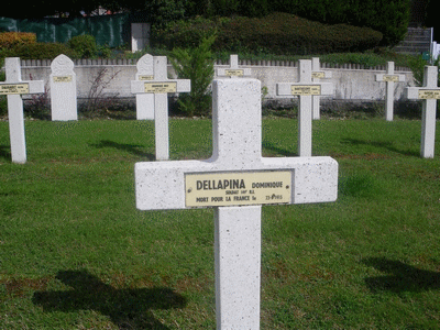 Tombe deDELLAPINA Dominique à <a HREF=fotom2l.php?necro=72>  <U>Saint-Pol-sur-Ternoise (carrÃ© militaire)</U> </A> B3-153