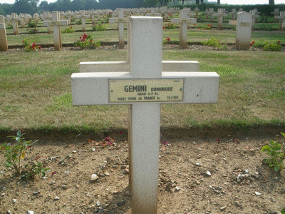 Tombe deGEMINI Dominique à <a HREF=fotom2l.php?necro=67>  <U>Ablain Saint-Nazaire (NÃ©cropole nationale Notre Dame de Lorette )</U> </A> 52-01-10249