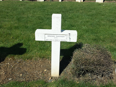 Tombe deGRAZIANI Dominique Pierre à <a HREF=fotom2l.php?necro=360>  <U>Beauvais(NÃ©cropole nationale MARISSEL)  
</U> </A> 218