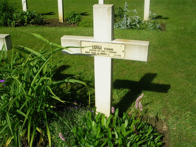 Tombe deLUIGI Etienne à <a HREF=fotom2l.php?necro=112>  <U>Saint-Jans-Cappel (CimetiÃ¨re militaire)</U> </A> 42