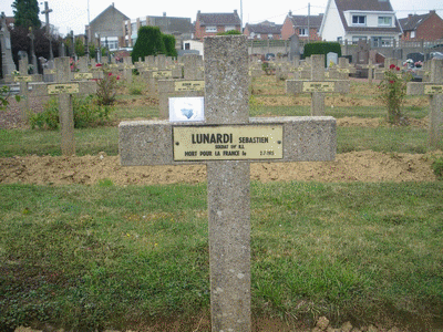 Tombe deLUNARDI Sébastien à <a HREF=fotom2l.php?necro=116>  <U>Sains-en-Gohelle</U> </A> 12-90