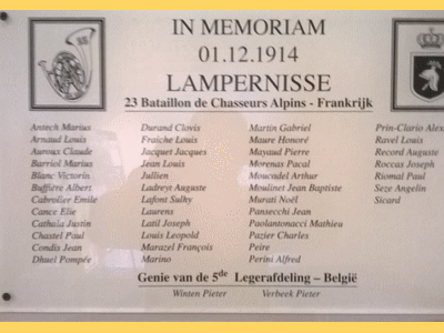 Tombe dePAOLANTONACCI Mathieu à <a HREF=fotom2l.php?necro=239>  <U>LAMPERNISSE (CimetiÃ¨re militaire)</U> </A> Tombe collective &eacute;glise de Lampernisse. . il n'existe malheureusement plus de trace de Tombes individuelles ou communes pour cesSoldats fran&ccedil;ais . et . d'apr&egrave;s un habitant . le parterre de gazon servant d'enfouissement final des restes  de ces malheureux