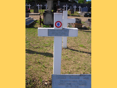 Tombe deLUCIANI François Marie à <a HREF=fotom2l.php?necro=430>  <U>Tours (carrÃ© militaire du cimetiÃ¨re de Sainte-Radegonde-en-Touraine)</U> </A> Carr&eacute; 1 rang 9 Tombe 5