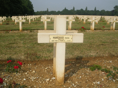 Tombe deMANZAGGI Pascal Gilbert à <a HREF=fotom2l.php?necro=67>  <U>Ablain Saint-Nazaire (NÃ©cropole nationale Notre Dame de Lorette )</U> </A> 44-10-8825