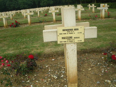 Tombe deMASSONI Nicolas Pépin à <a HREF=fotom2l.php?necro=67>  <U>Ablain Saint-Nazaire (NÃ©cropole nationale Notre Dame de Lorette )</U> </A> 15-10 -3032