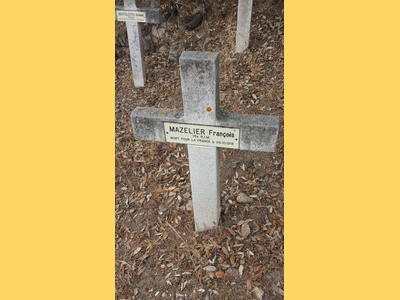 Tombe deMAZELIER François à <a HREF=fotom2l.php?necro=131>  <U>Ajaccio (CarrÃ© militaire du cimetiÃ¨re Saint-Antoine)</U> </A> D-37