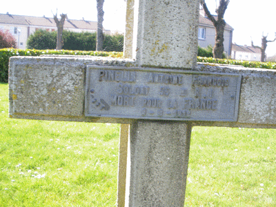 Tombe dePINELLI Antoine François à <a HREF=fotom2l.php?necro=277>  <U>Montdidier (NÃ©cropole Nationale)</U> </A> 221