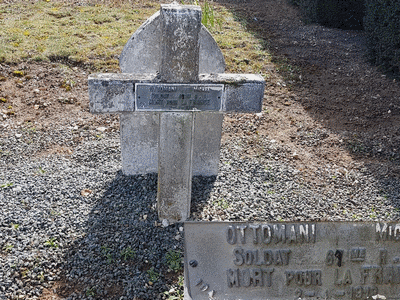 Tombe deOTTOMANI Michel à <a HREF=fotom2l.php?necro=361>  <U>Beauvais (carrÃ© militaire du cimetiÃ¨re communal)</U> </A> 104