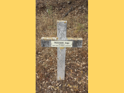 Tombe dePADOVANI Ange à <a HREF=fotom2l.php?necro=131>  <U>Ajaccio (CarrÃ© militaire du cimetiÃ¨re Saint-Antoine)</U> </A> D-7