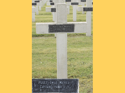 Tombe dePUGET Emile Mathieu à <a HREF=fotom2l.php?necro=424>  <U>Nantes (carrÃ© militaire du cimetiÃ¨re de la Bouteillerie)</U> </A> Section Q 1er rang Tombe 14