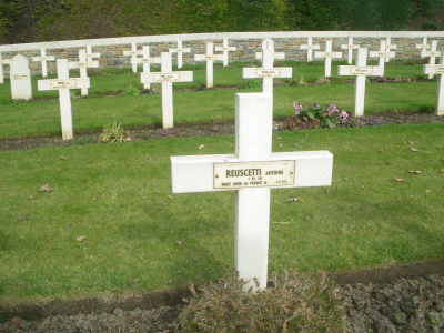 Tombe deRIUSCITI Antoine à <a HREF=fotom2l.php?necro=243>  <U>POPERINGE (New military cemetery)</U> </A> 25