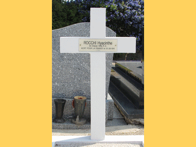 Tombe deROCCHI Hyacinthe à <a HREF=fotom2l.php?necro=429>  <U>Vannes (carrÃ© militaire du cimetiÃ¨re de Boismoreau)</U> </A> Carr&eacute; 35 rang 2  Tombe 30