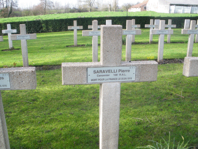 Tombe deSARAVELLI Pierre à <a HREF=fotom2l.php?necro=95>  <U>POPERINGE - Lijssenthoek (CimetiÃ¨re militaire)</U> </A> 29 - 10 -15