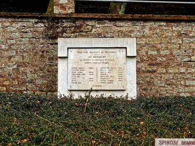 Tombe deSPINOSI Dominique Antoine à <a HREF=fotom2l.php?necro=384>  <U>Walscheid (NÃ©cropole nationale)</U> </A> Ossuaire 2 