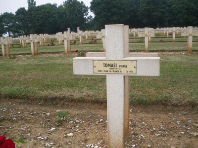 Tombe deTOMASI Don Pierre  à <a HREF=fotom2l.php?necro=67>  <U>Ablain Saint-Nazaire (NÃ©cropole nationale Notre Dame de Lorette )</U> </A> 09- 10 -1830