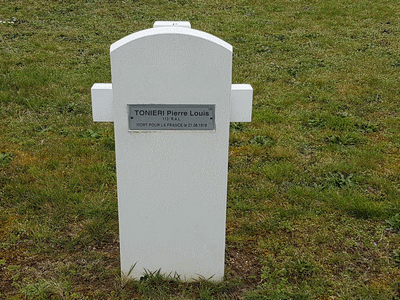 Tombe deTONIERI Louis à <a HREF=fotom2l.php?necro=338>  <U>Verberie (NÃ©cropole Nationale)</U> </A> 176