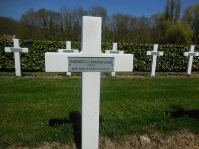 Tombe deGIUDICELLI Antoine Louis à <a HREF=fotom2l.php?necro=170>  <U>Vailly-sur-Aisne (NÃ©cropole Nationale)</U> </A> 517