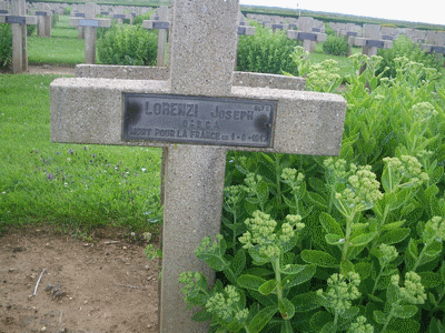 Tombe deLORENZI Joseph Antoine à <a HREF=fotom2l.php?necro=77>  <U>Vauxbuin  (Necropole Nationale)</U> </A> B 987