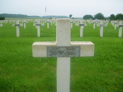 Tombe deCOGGIA Dominique Toussaint à <a HREF=fotom2l.php?necro=172>  <U>Vic-sur-Aisne (NÃ©cropole Nationale)</U> </A> A 90