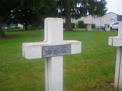 Tombe deMATTEI Jean Mathieu  à <a HREF=fotom2l.php?necro=172>  <U>Vic-sur-Aisne (NÃ©cropole Nationale)</U> </A> A 17bis