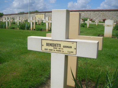 Tombe deBENEDETTI Germain à <a HREF=fotom2l.php?necro=173>  <U>Villers-CotterÃªts (NÃ©cropole Nationale)</U> </A> 2294