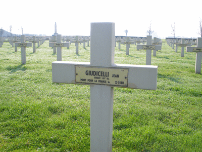 Tombe deGIUDICELLI Jean Pierre  à <a HREF=fotom2l.php?necro=83>  <U>YPRES (CimetiÃ¨re National FranÃ§ais "Saint-Charles de Potyze")</U> </A> 2121