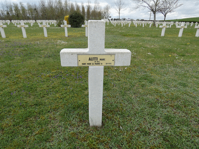 Tombe deALITTI Marc Antoine à <a HREF=fotom2l.php?necro=201>  <U>Minaucourt-le-Mesnil-lÃ¨s-Hurlus
(NÃ©cropole nationale Le Pont du Marson)</U> </A> 1040