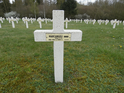 Tombe deMARCANGELI Dominique  à <a HREF=fotom2l.php?necro=201>  <U>Minaucourt-le-Mesnil-lÃ¨s-Hurlus
(NÃ©cropole nationale Le Pont du Marson)</U> </A> 1069