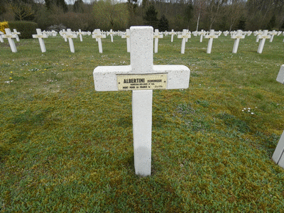 Tombe deALBERTINI Dominique à <a HREF=fotom2l.php?necro=201>  <U>Minaucourt-le-Mesnil-lÃ¨s-Hurlus
(NÃ©cropole nationale Le Pont du Marson)</U> </A> 2095