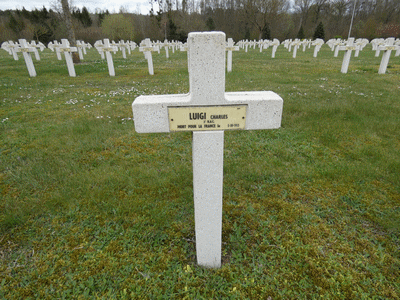 Tombe deLUIGGI Thomas à <a HREF=fotom2l.php?necro=201>  <U>Minaucourt-le-Mesnil-lÃ¨s-Hurlus
(NÃ©cropole nationale Le Pont du Marson)</U> </A> 2399