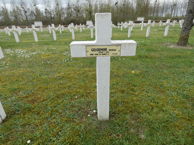 Tombe deGELORMINI Nicolas à <a HREF=fotom2l.php?necro=201>  <U>Minaucourt-le-Mesnil-lÃ¨s-Hurlus
(NÃ©cropole nationale Le Pont du Marson)</U> </A> 2425