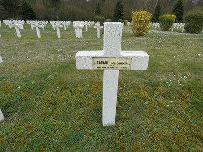 Tombe deTAFANI Don Clémentin à <a HREF=fotom2l.php?necro=201>  <U>Minaucourt-le-Mesnil-lÃ¨s-Hurlus
(NÃ©cropole nationale Le Pont du Marson)</U> </A> 3379