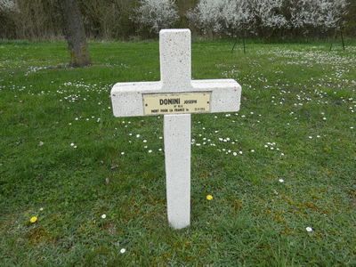 Tombe deDONINI Joseph à <a HREF=fotom2l.php?necro=201>  <U>Minaucourt-le-Mesnil-lÃ¨s-Hurlus
(NÃ©cropole nationale Le Pont du Marson)</U> </A> 387