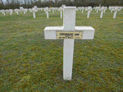 Tombe deSTEFANAGGI Toussaint à <a HREF=fotom2l.php?necro=201>  <U>Minaucourt-le-Mesnil-lÃ¨s-Hurlus
(NÃ©cropole nationale Le Pont du Marson)</U> </A> 4083