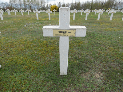 Tombe deFREDIANI Ange Toussaint à <a HREF=fotom2l.php?necro=201>  <U>Minaucourt-le-Mesnil-lÃ¨s-Hurlus
(NÃ©cropole nationale Le Pont du Marson)</U> </A> 4203