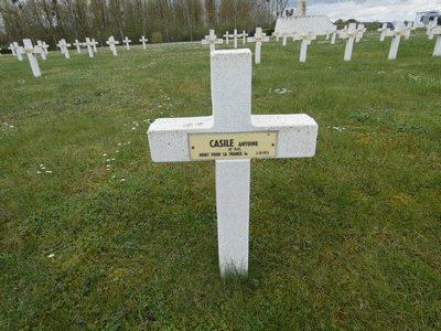 Tombe deCASILE Antoine Martin à <a HREF=fotom2l.php?necro=201>  <U>Minaucourt-le-Mesnil-lÃ¨s-Hurlus
(NÃ©cropole nationale Le Pont du Marson)</U> </A> 451