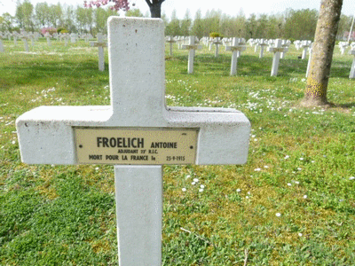 Tombe deFROELICH Antoine Joseph à <a HREF=fotom2l.php?necro=201>  <U>Minaucourt-le-Mesnil-lÃ¨s-Hurlus
(NÃ©cropole nationale Le Pont du Marson)</U> </A> 4702