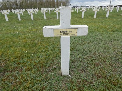 Tombe deANTONI Jean à <a HREF=fotom2l.php?necro=201>  <U>Minaucourt-le-Mesnil-lÃ¨s-Hurlus
(NÃ©cropole nationale Le Pont du Marson)</U> </A> 536