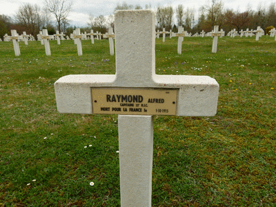 Tombe deRAYMOND Alfred Marc Joseph à <a HREF=fotom2l.php?necro=201>  <U>Minaucourt-le-Mesnil-lÃ¨s-Hurlus
(NÃ©cropole nationale Le Pont du Marson)</U> </A> 7098