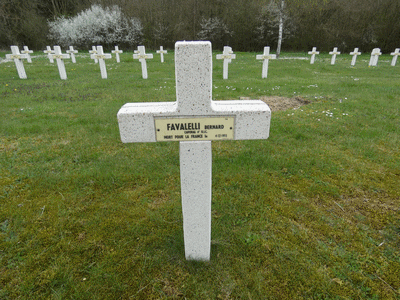 Tombe deFAVALELLI Bernard à <a HREF=fotom2l.php?necro=201>  <U>Minaucourt-le-Mesnil-lÃ¨s-Hurlus
(NÃ©cropole nationale Le Pont du Marson)</U> </A> 748