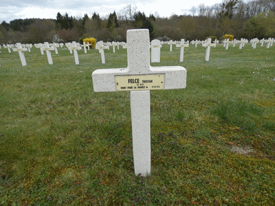 Tombe deFELCE Tristan Christian à <a HREF=fotom2l.php?necro=201>  <U>Minaucourt-le-Mesnil-lÃ¨s-Hurlus
(NÃ©cropole nationale Le Pont du Marson)</U> </A> 927