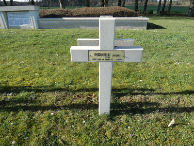 Tombe dePEDINIELLI Jacques Antoine à <a HREF=fotom2l.php?necro=202>  <U>Esnes-en-Argonne (NÃ©cropole nationale)</U> </A> 3242