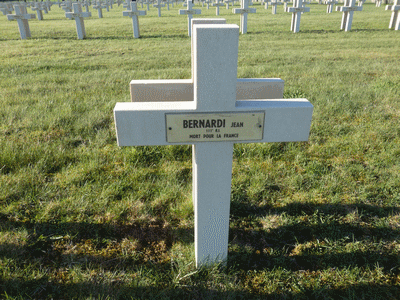 Tombe deBERNARDI Jean Frédéric à <a HREF=fotom2l.php?necro=202>  <U>Esnes-en-Argonne (NÃ©cropole nationale)</U> </A> 70