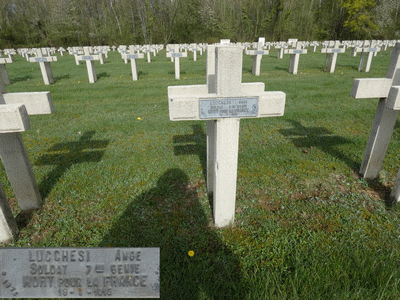 Tombe deLUCCHESI Ange à <a HREF=fotom2l.php?necro=211>  <U>Saint-Thomas-en-Argonne (NÃ©cropole nationale)</U> </A> 1875